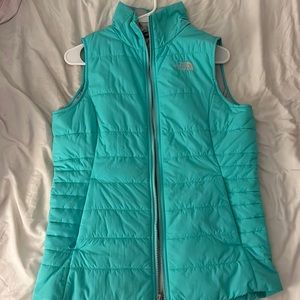 North face girls puffer vest 🦋